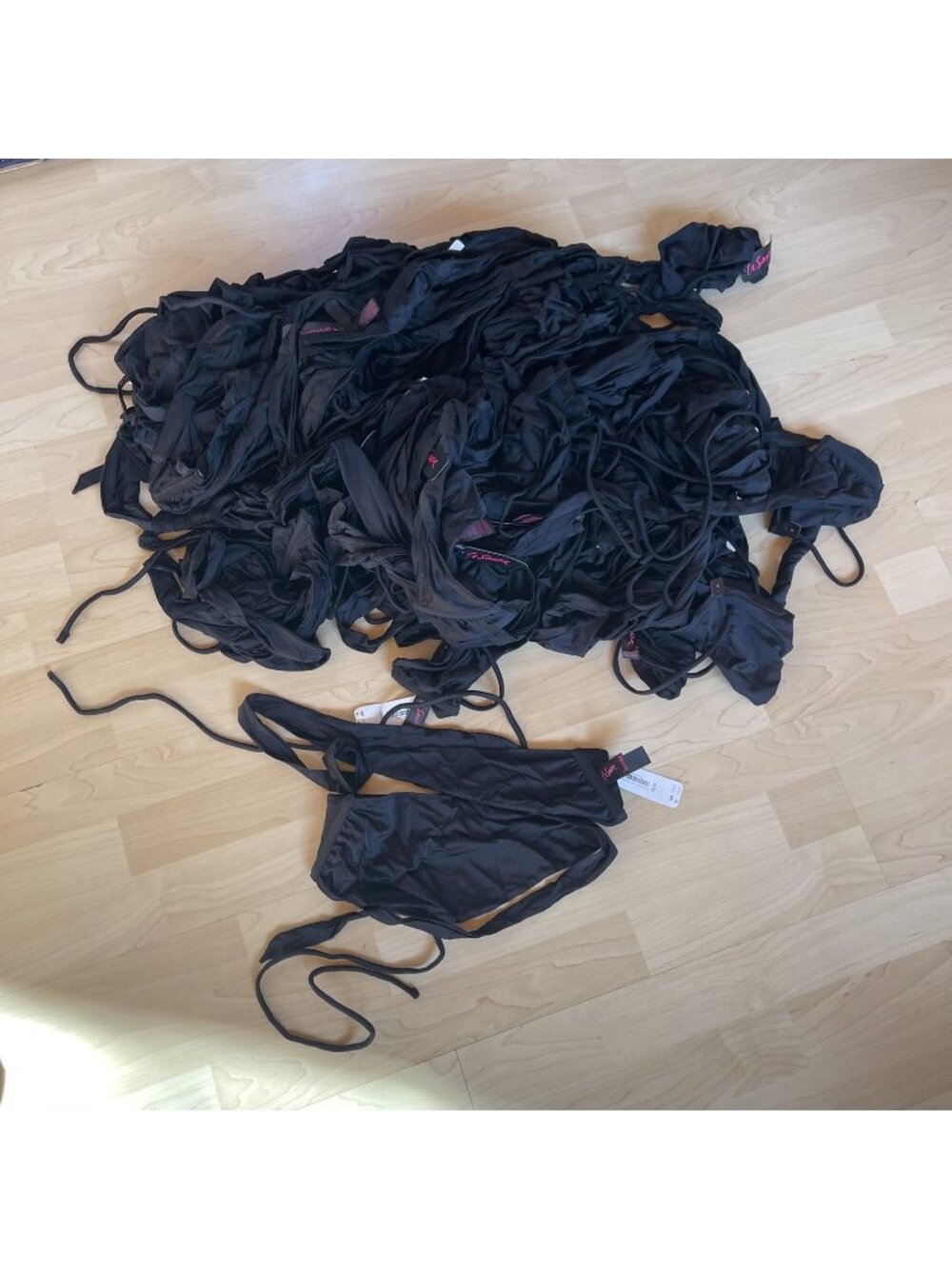 Wholesale NWT La SENZA Halter Bra Top Black MSRP 40$ Each Reseller Lot Clear out